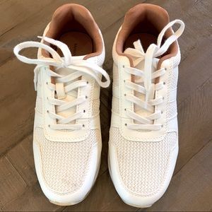 Banana Republic | Cream Sneakers